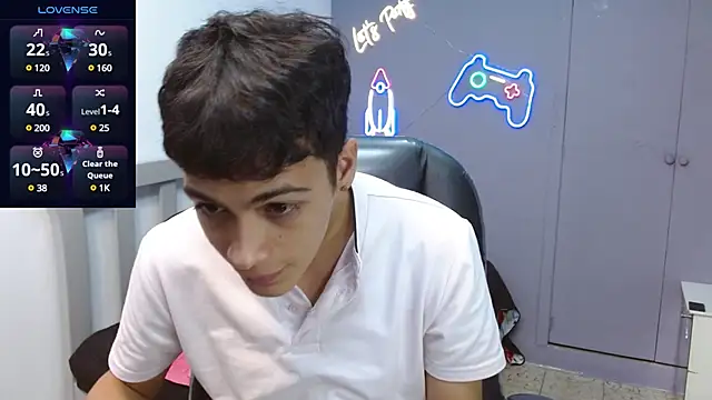 Snapshot of SkinnyBoy_ chatting on 01-21-25, 03:21 SkinnyBoy online show from 01-21-25, 03:21