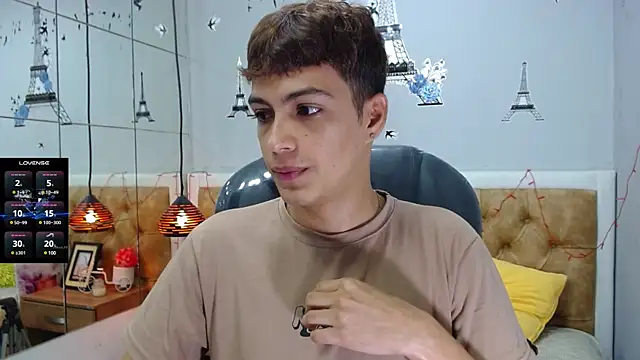 Snapshot of SkinnyBoy_ chatting on 03-19-25, 12:01 SkinnyBoy online show from 03-19-25, 12:01