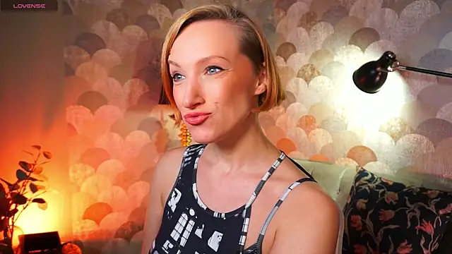 UmaTruewoman online show from 10-04-25, 05:38