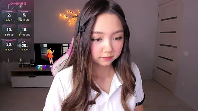 Snapshot of Fluffy_Rose chatting on 09-28-25, 02:28 Fluffy Rose online show from 09-28-25, 02:28