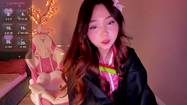 Snapshot of Fluffy_Rose chatting on 10-31-25, 05:58 Fluffy Rose online show from 10-31-25, 05:58