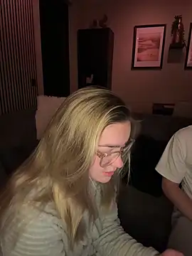 Snapshot of xX_HotCouple_Xx chatting on 09-25-25, 08:12 xX HotCouple Xx online show from 09-25-25, 08:12