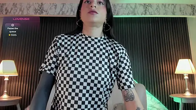 Snapshot of MeganDraco_ chatting on 10-29-25, 12:29 MeganDraco online show from 10-29-25, 12:29