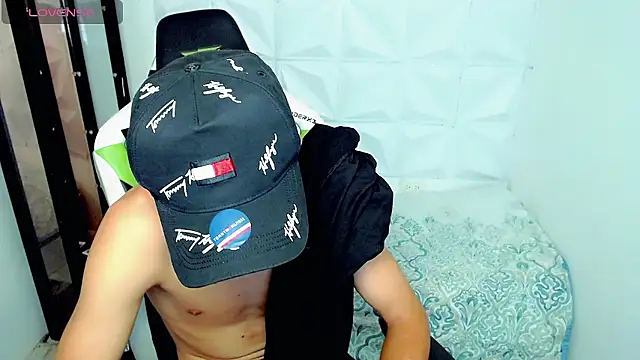 Snapshot of bby_santi chatting on 12-04-24, 04:27 bby santi online show from 12-04-24, 04:27