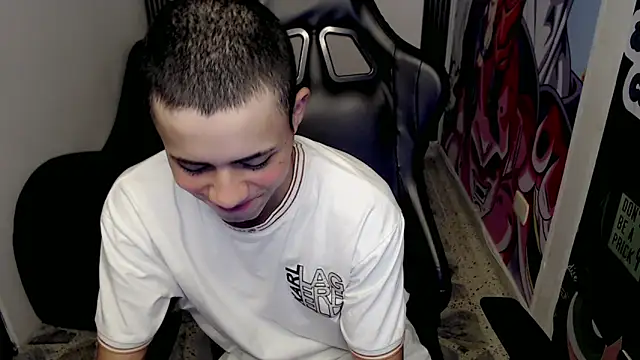 Snapshot of bby_santi chatting on 02-12-25, 12:33 bby santi online show from 02-12-25, 12:33