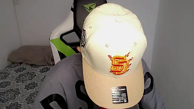 Snapshot of bby_santi chatting on 03-19-25, 02:02 bby santi online show from 03-19-25, 02:02