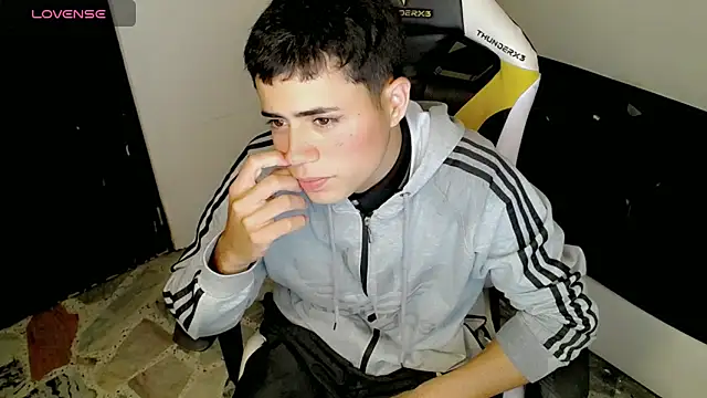 Snapshot of bby_santi chatting on 10-05-25, 12:09 bby santi online show from 10-05-25, 12:09