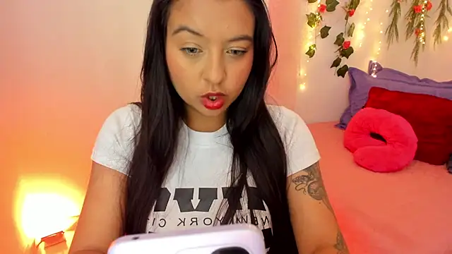 Snapshot of Sweet_Chloe06 chatting on 01-28-25, 03:57 Sweet Chloe06 online show from 01-28-25, 03:57