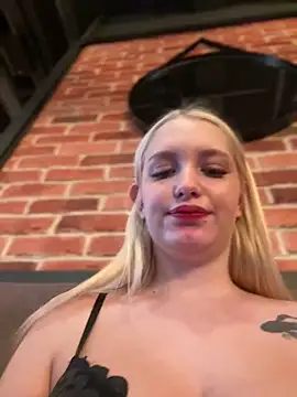 Snapshot of Milkyy_wway chatting on 01-30-25, 10:40 Milkyy wway online show from 01-30-25, 10:40
