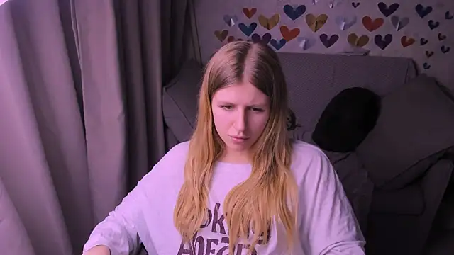 Snapshot of kirraa_ chatting on 02-15-25, 10:42 kirraa online show from 02-15-25, 10:42