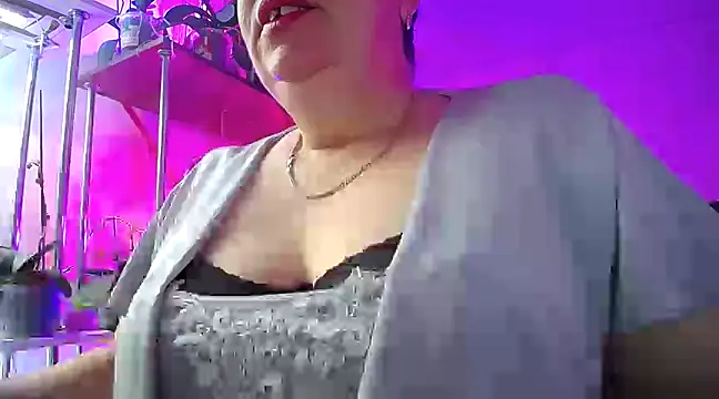 Snapshot of _Sweet_Woman chatting on 02-19-25, 04:01  Sweet Woman online show from 02-19-25, 04:01