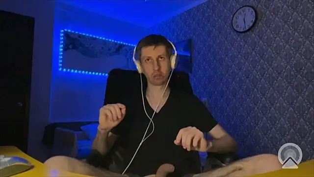 Aki-Laky online show from 04-13-26, 07:30