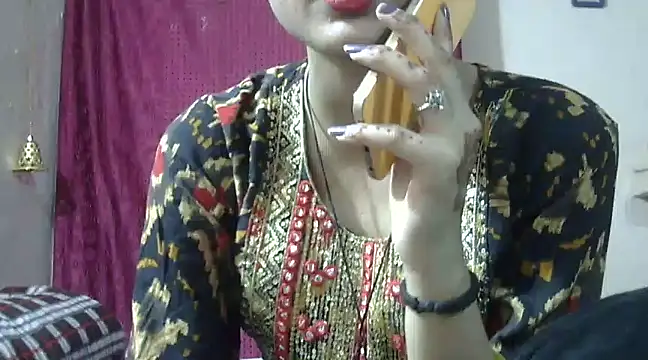 Snapshot of Aayesha chatting on 12-18-24, 12:18 Aayesha online show from 12-18-24, 12:18