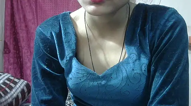 Snapshot of Aayesha chatting on 12-22-24, 11:00 Aayesha online show from 12-22-24, 11:00