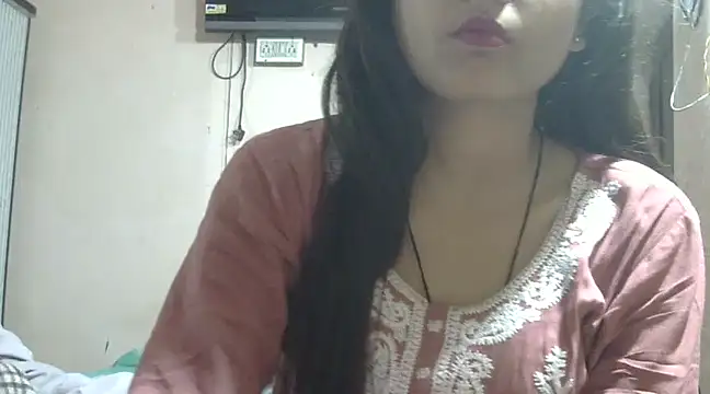 Snapshot of Aayesha chatting on 03-04-25, 03:00 Aayesha online show from 03-04-25, 03:00