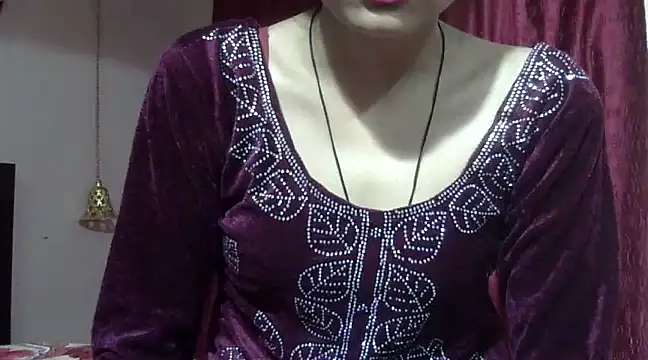 Snapshot of Aayesha chatting on 03-11-25, 01:37 Aayesha online show from 03-11-25, 01:37