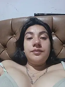 Snapshot of Hellen_Alex chatting on 05-27-26, 02:25 Hellen Alex online show from 05-27-26, 02:25