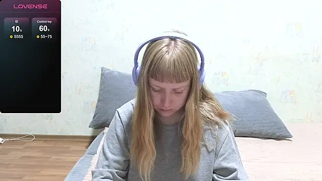 Snapshot of June_shy0 chatting on 07-08-26, 06:51 June shy0 online show from 07-08-26, 06:51