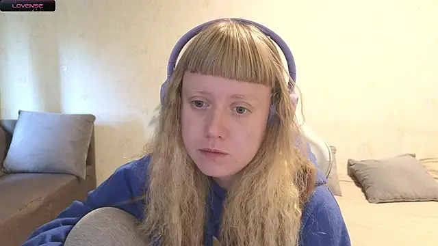 Snapshot of June_shy0 chatting on 08-04-26, 07:11 June shy0 online show from 08-04-26, 07:11