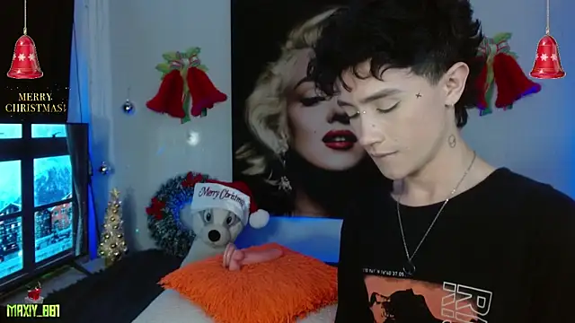 maxiy 001 online show from 12-20-25, 04:08