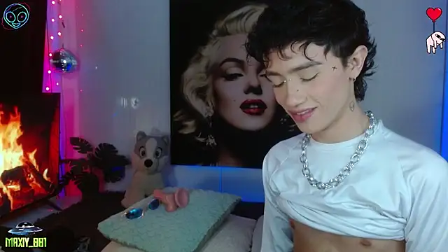 Snapshot of maxiy_001 chatting on 04-26-26, 02:42 maxiy 001 online show from 04-26-26, 02:42