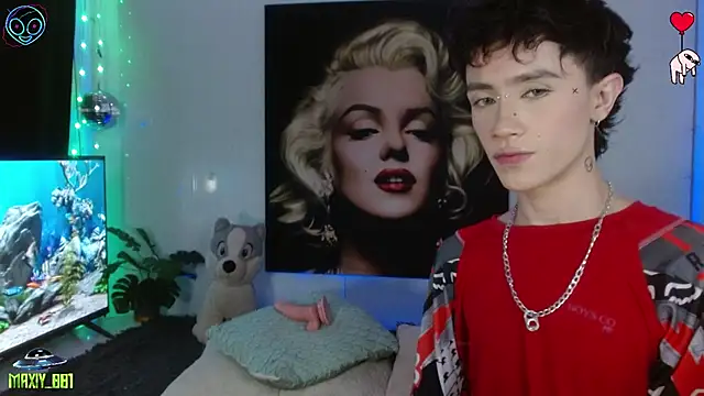 Snapshot of maxiy_001 chatting on 05-15-26, 02:18 maxiy 001 online show from 05-15-26, 02:18