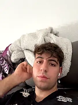 Snapshot of sergiio02 chatting on 10-19-25, 11:44 sergiio02 online show from 10-19-25, 11:44