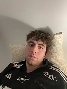 Snapshot of sergiio02 chatting on 11-03-25, 08:32 sergiio02 online show from 11-03-25, 08:32