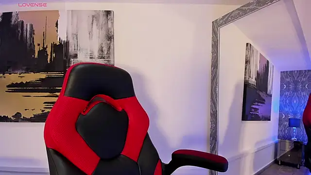 AriRobert  online show from 10-27-25, 03:54