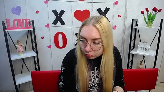 BeatriceFly online show from 01-29-25, 12:13