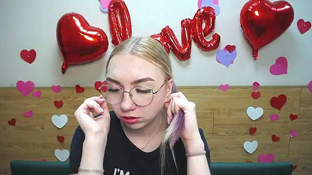 BeatriceFly online show from 03-16-25, 09:38