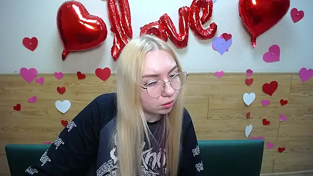 BeatriceFly online show from 03-20-25, 09:15