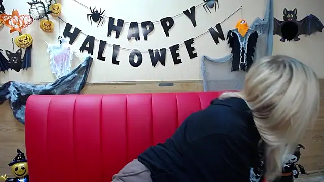 BeatriceFly online show from 10-28-25, 01:03