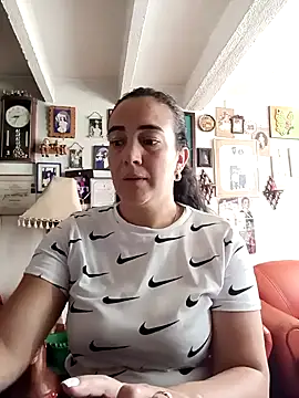 skayhot  online show from 02-04-25, 01:38