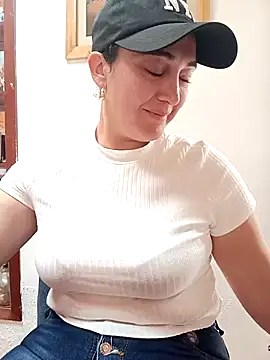 skayhot  online show from 02-18-25, 04:16