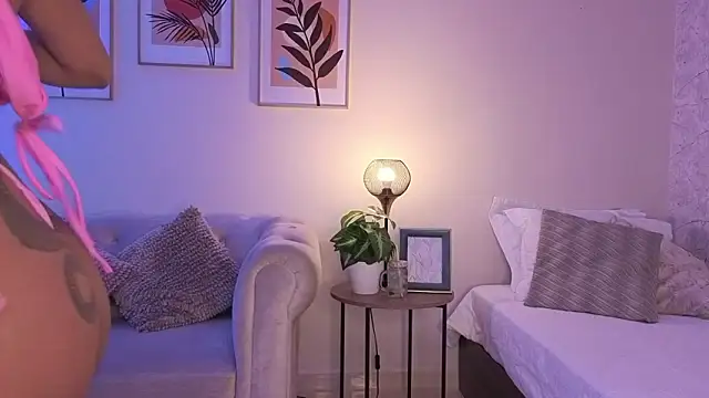 DahianaWalcott online show from 02-19-26, 05:20