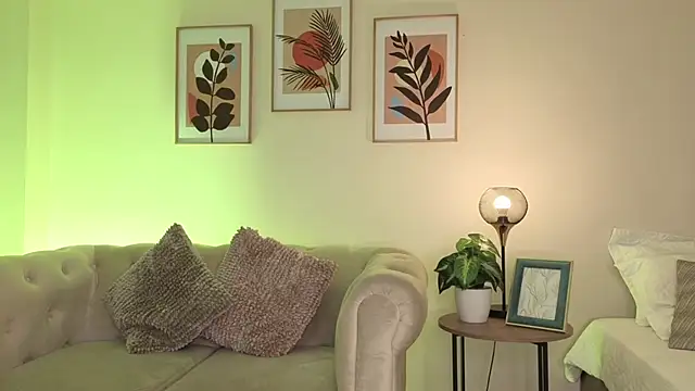 DahianaWalcott online show from 02-24-26, 07:23