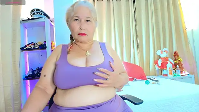 girl amada online show from 11-20-25, 06:51