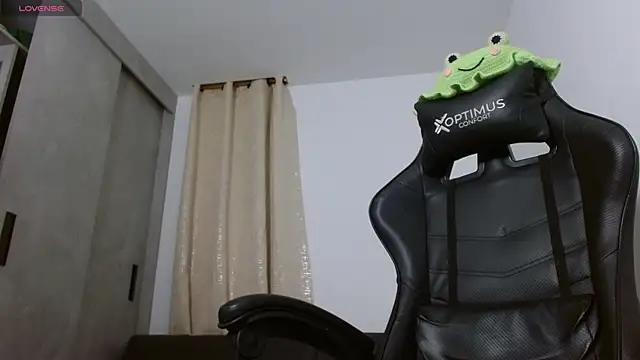 miss valery2 online show from 04-17-26, 02:14