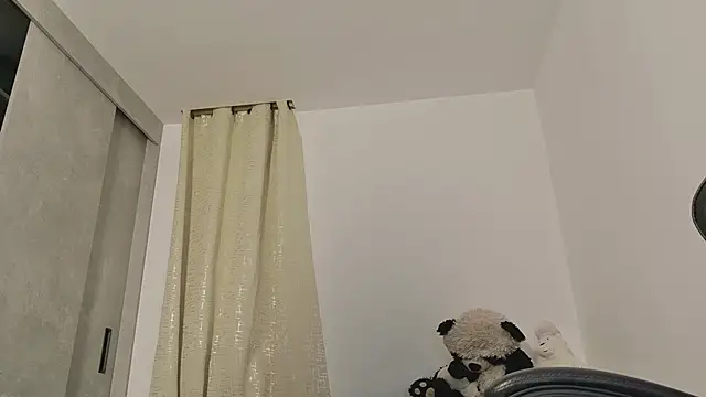 Snapshot of miss_valery2 chatting on 05-20-26, 05:46 miss valery2 online show from 05-20-26, 05:46