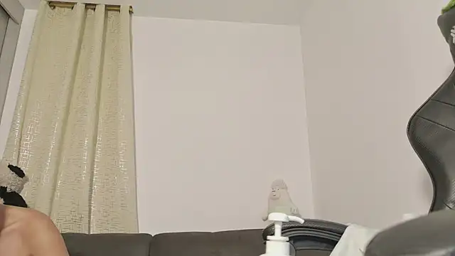 Snapshot of miss_valery2 chatting on 06-10-26, 03:29 miss valery2 online show from 06-10-26, 03:29