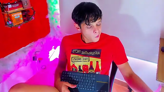 LilOwen  online show from 09-26-25, 08:13