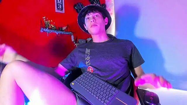 LilOwen  online show from 11-22-25, 07:13