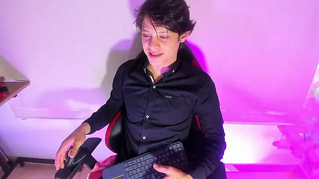 LilOwen  online show from 01-18-26, 03:49