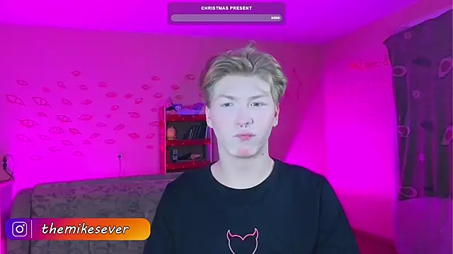 Snapshot of TheMikeSever chatting on 12-12-24, 12:27 TheMikeSever online show from 12-12-24, 12:27