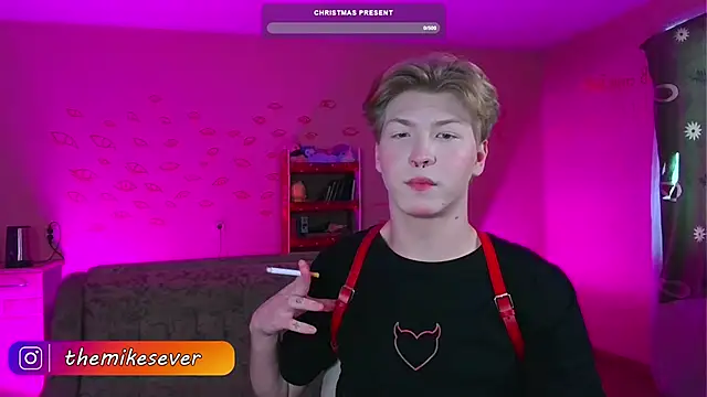 Snapshot of TheMikeSever chatting on 12-12-24, 06:14 TheMikeSever online show from 12-12-24, 06:14