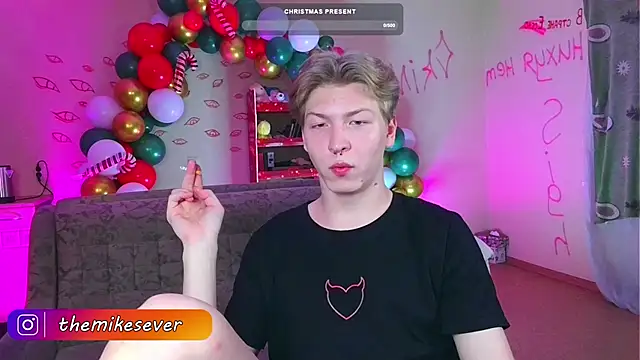 Snapshot of TheMikeSever chatting on 12-21-24, 11:45 TheMikeSever online show from 12-21-24, 11:45