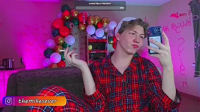 Snapshot of TheMikeSever chatting on 12-24-24, 06:17 TheMikeSever online show from 12-24-24, 06:17