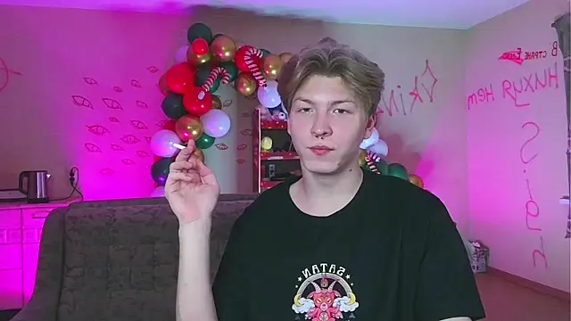 Snapshot of TheMikeSever chatting on 12-26-24, 06:12 TheMikeSever online show from 12-26-24, 06:12