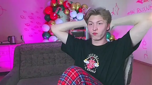 Snapshot of TheMikeSever chatting on 12-26-24, 09:15 TheMikeSever online show from 12-26-24, 09:15